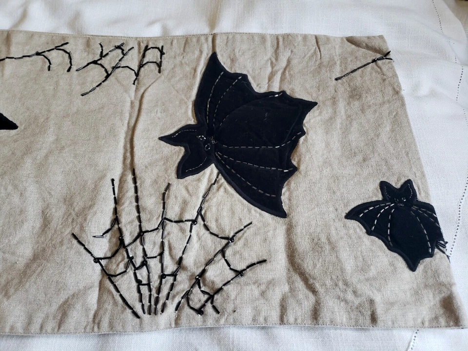 2006 Pottery Barn Halloween Velvet Bats Beaded Webs Linen Table Runner ~16 X 86" - Image 4 of 4