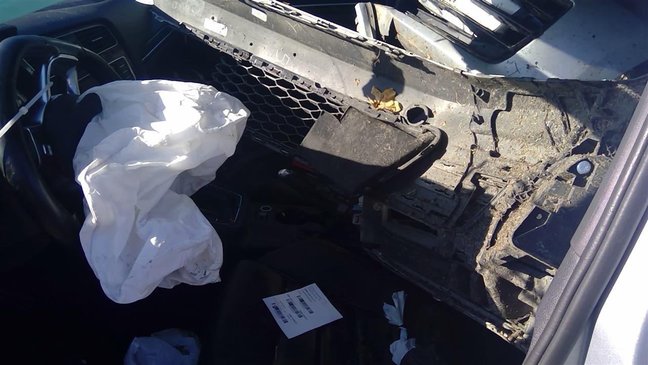 Used Right Windshield fits: 2017 Volkswagen Golf gti pillar Right Grade A