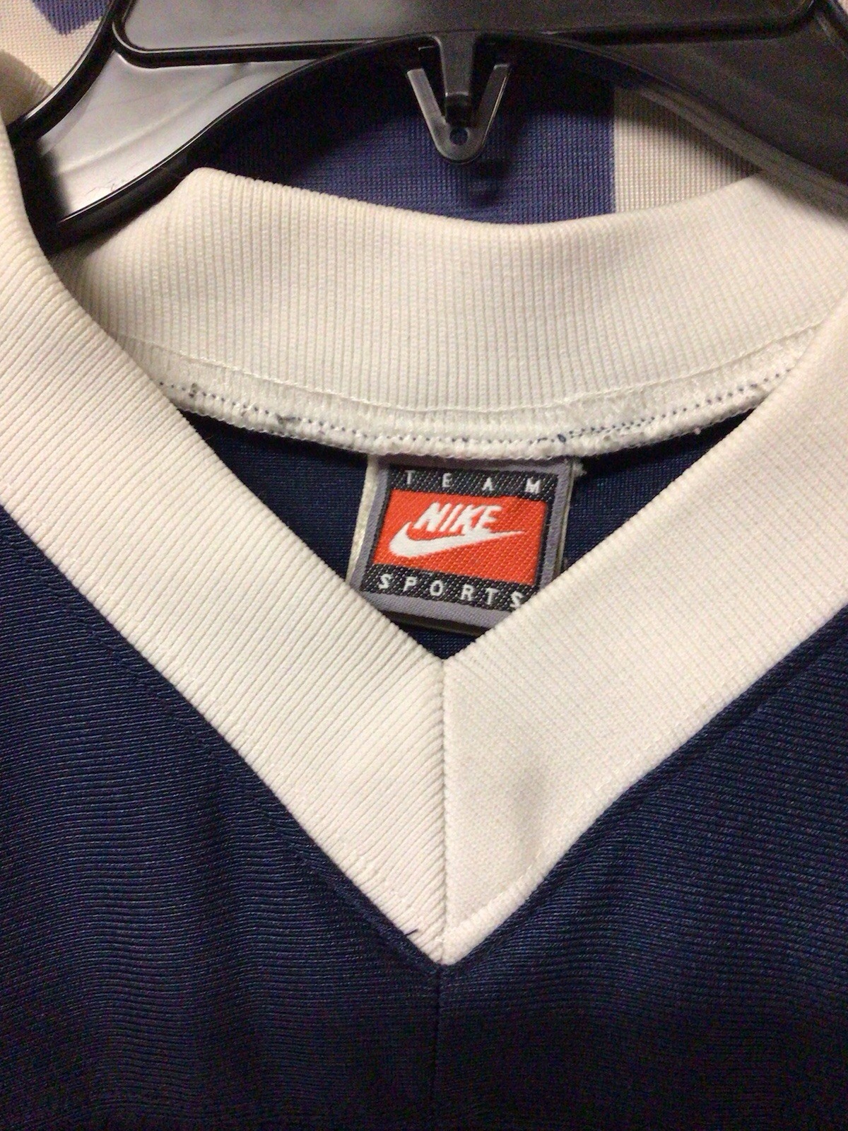 Vtg NIKE TEAM SPORTS Apparel  V-neck Jersey Shirt. Med. Unisex Navy Blue.  USA image 4