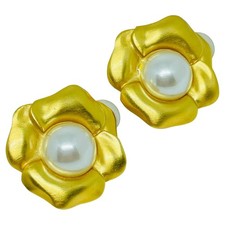 ANNE KLEIN vintage matte gold tone pearls flower designer clip on earrings