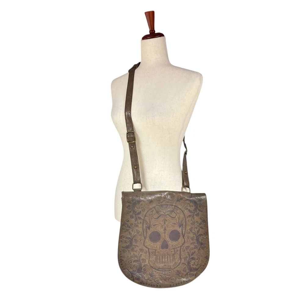 Bolso Bandolera LOUNGEFLY Calavera de Azúcar Cuero Sintético Repujado DOTD Mensajero Foto 2 de 4