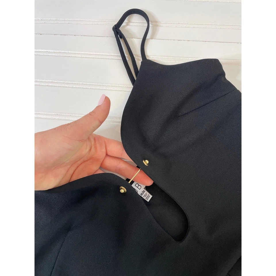 Mono sin mangas TOBI para mujer negro con cuello hundido dividido talla M Foto 4 de 4