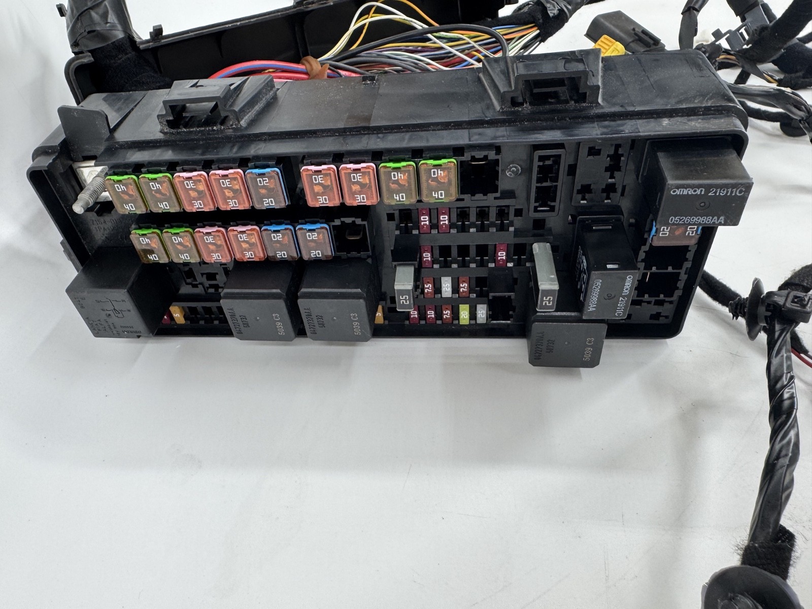 2014-2017 MASERATI GHIBLI S REAR FUSE RELAY BOX OEM.