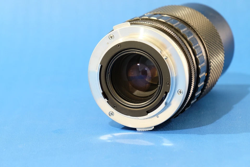 Olympus Zuiko 75-150mm F/4 2-Touch Canon EF Mount Manual Focus Lens  - Image 4 of 4