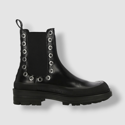 Pre owned Alexander McQueen’s leather Chelsea boots with metal toe cap.  Sz 41 Alexander McQueen Tread Metal Toe-Cap Leather Chelsea Boots  main image 3