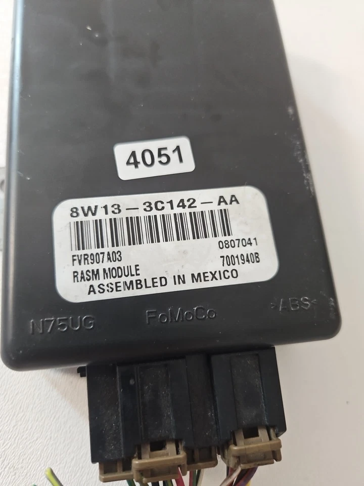 Lincoln Town Car 2009 módulo de control de suspensión neumática Pt# 8W13-3C142-AA fabricante original Foto 2 de 4