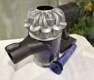 Dyson V6 Animal Silber Akku Staubsauger Motor SAUBER & SEHR GUTER AKKU