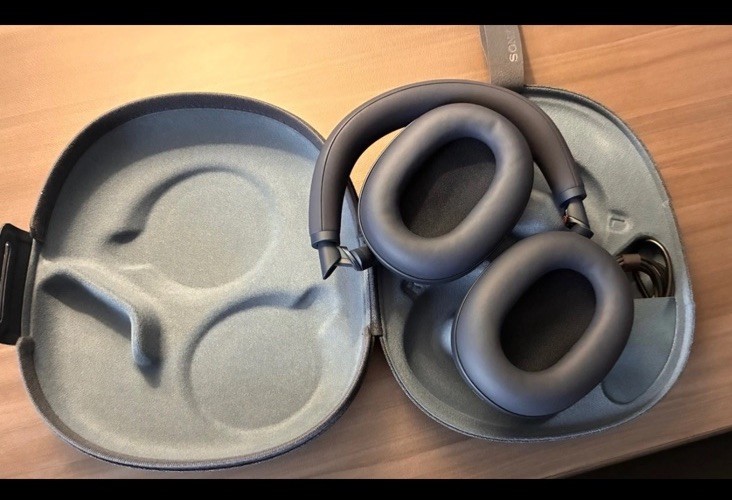 Never used Wh-1000 xm6, no box, Un-used charging cable and