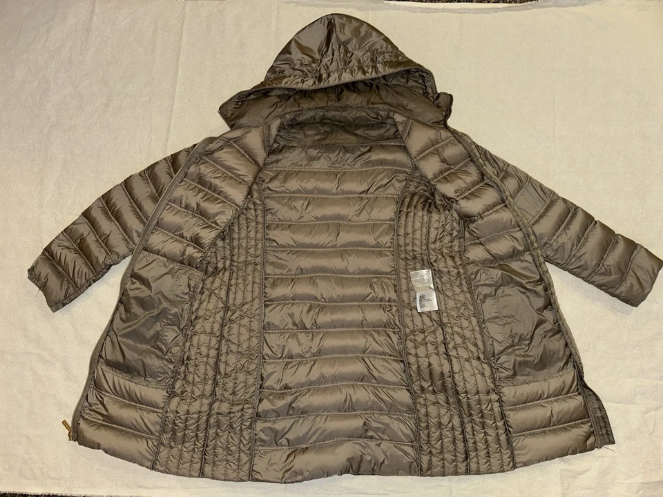 CHAQUETA ABRIGO DE INVIERNO CON CAPUCHA ACOLCHADA AZUL MARINO MICHAEL KORS - PEQUEÑA Foto 4 de 4