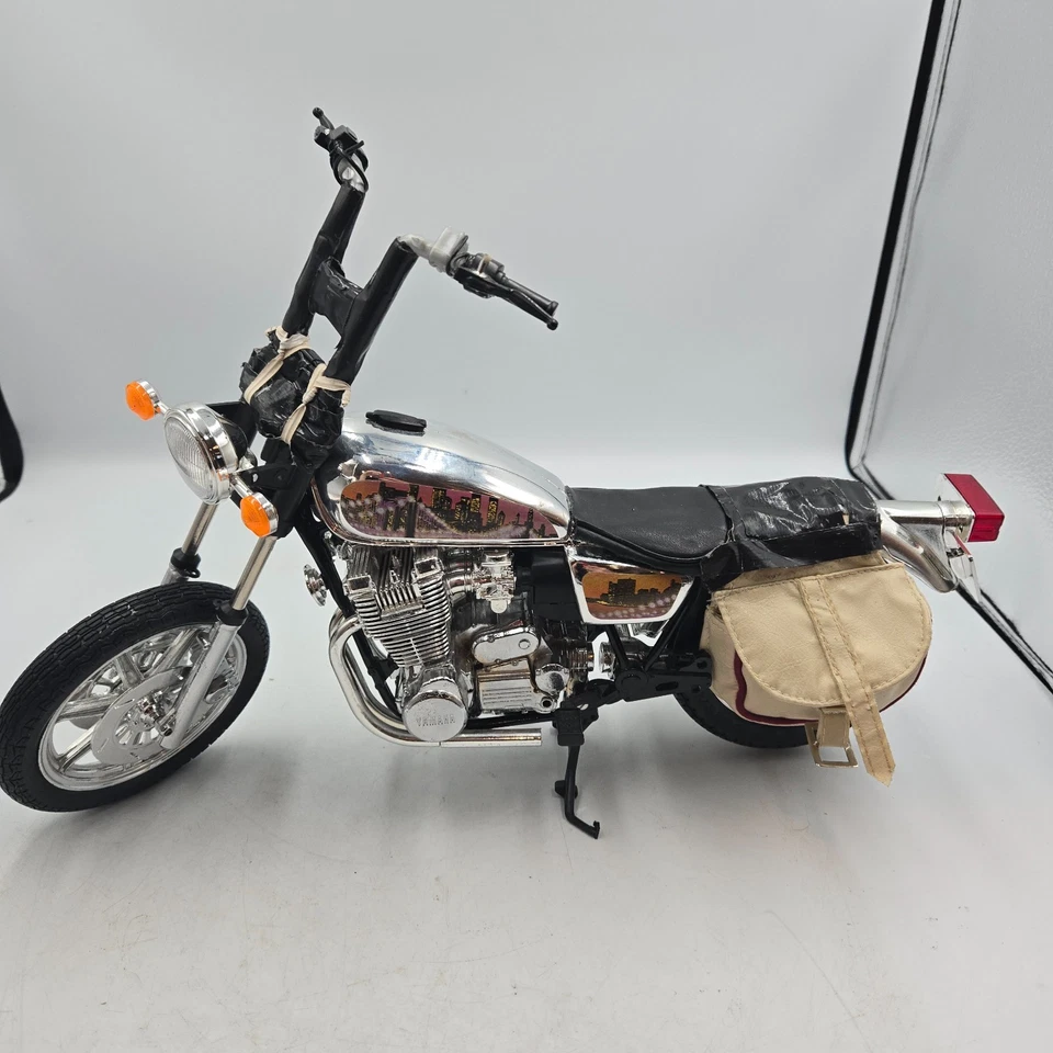 Guiloy Yamaha Xs 1/6 Scale Model Bike - Image 4 of 4