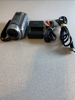 Canon VIXIA HF R20 Flash Memory Camcorder Black w/ battery