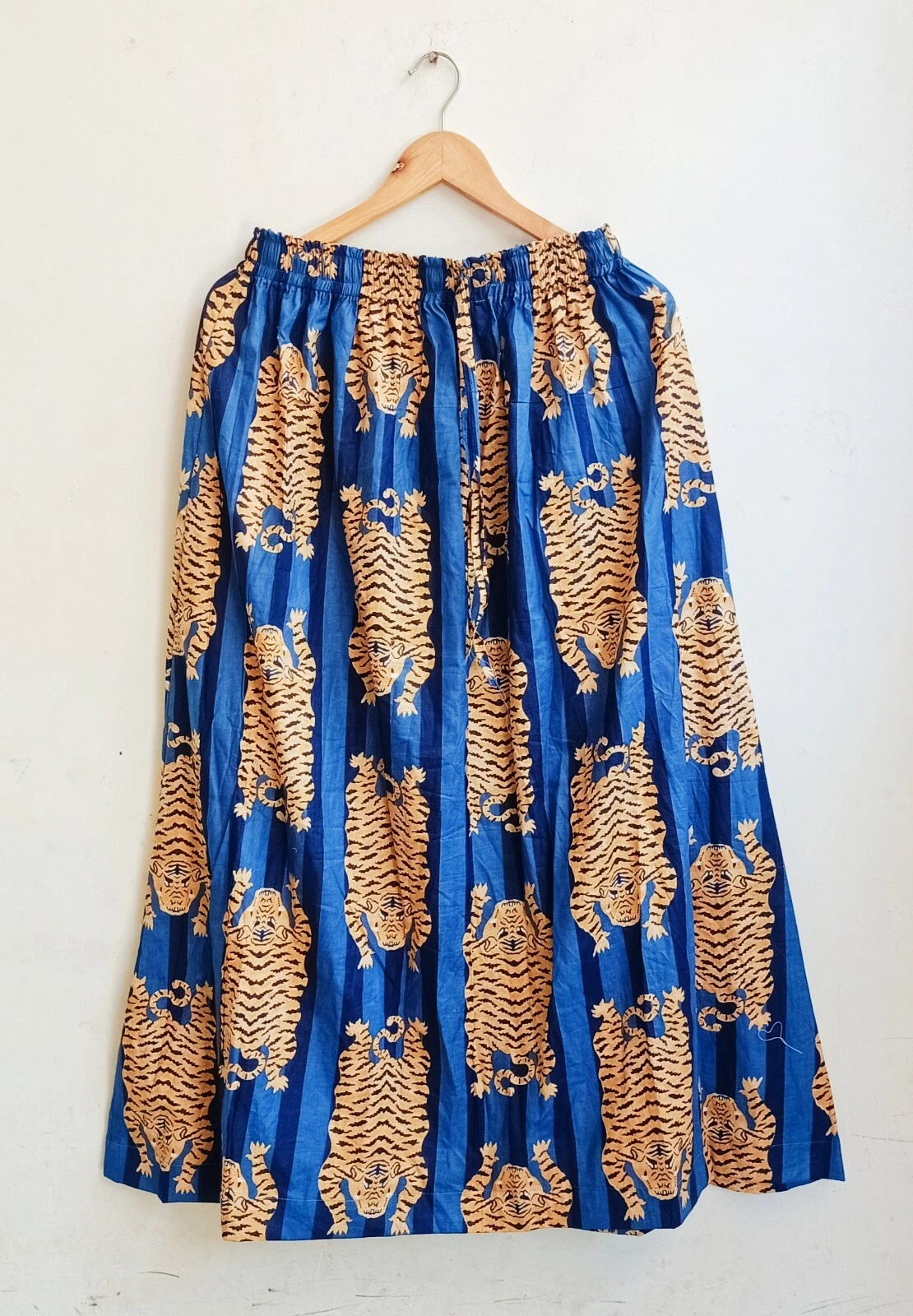 Indian Cotton Navy Blue Tiger Long Skirt, Women's Clothing Party Wear Skirt US
Opens in a new window