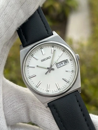 Vintage Seiko V743-9029 Quartz White Dial Day/Date Japan Made Men's Wrist Watch