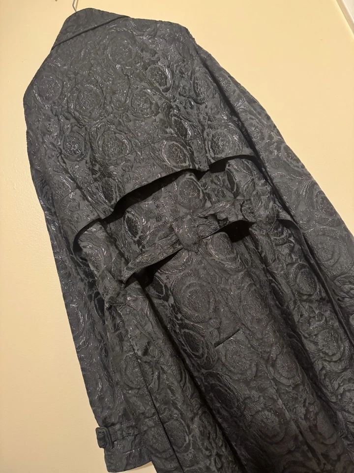 Runway Versace Black Barocco Trench Coat with leather buckle strap $5500 - Image 2 of 4