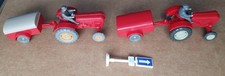 Wiking 2x Traktor rot mit Anh&auml;nger rot und rot/grau und 1x Stra&szlig;enschild H0 1:87