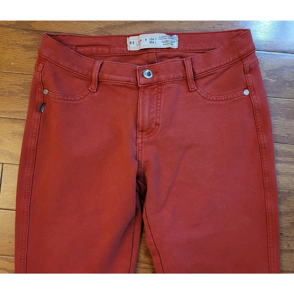 Pantalones de mezclilla Beverly Jeans Co color óxido peruano talla 7 pierna ajustada usados Foto 4 de 4