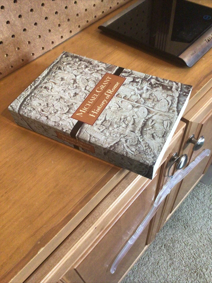 MICHAEL GRANT THE CLASSICAL GREEKS Michael Grant 1997 - Image 3 of 3