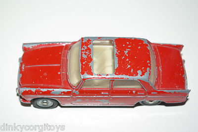 Dinky Toys 536 – Peugeot 404 Rouge – Toit Ouvrant – 1/43 – En Boîte