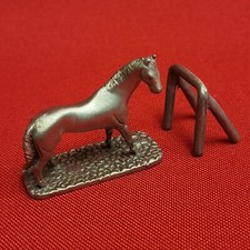 Obstáculo de caballo y cerca miniatura de peltre cortador vintage