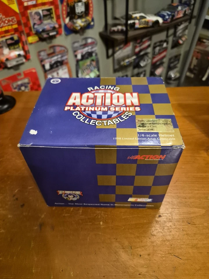 Casco réplica de acción Bobby Labonte Small Soldiers #18 y colección Revell 1:43 Foto 4 de 4