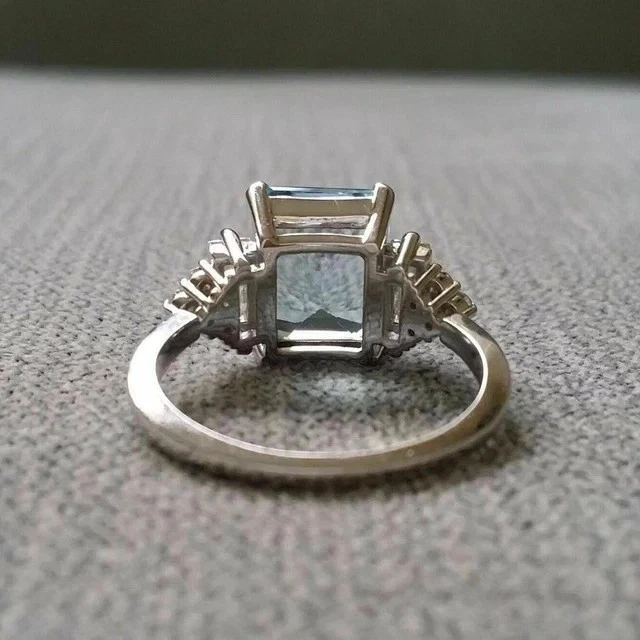 Anillo de derivación de diamantes y aguamarina de oro blanco de 14 quilates de 2,50 quilates Foto 3 de 4