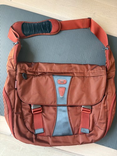 TUMI T-Tech 5570FLM Expandable Messenger / Laptop Bag – Excellent Condition