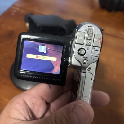 Sanyo Xacti VPC-C5 Compact Digital Camera Camcorder with Case & Charge Cradle