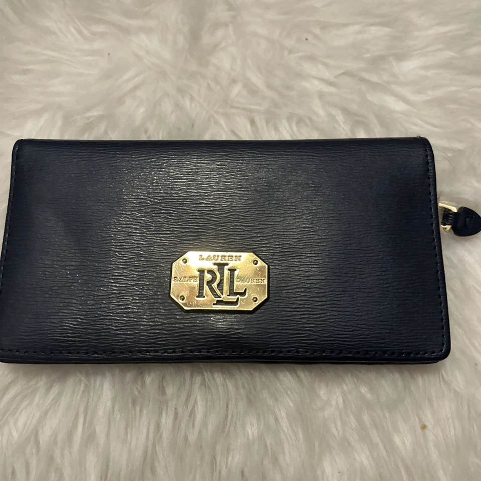 Cartera delgada de cuero Crosshatch Lauren Lauren en un refinado color azul marino. Foto 3 de 4