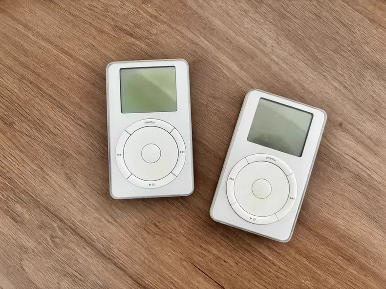 Used Apple iPod Classic photo 1st/2st/3th/4th - White Refurbished New Battery - Image 2 of 4