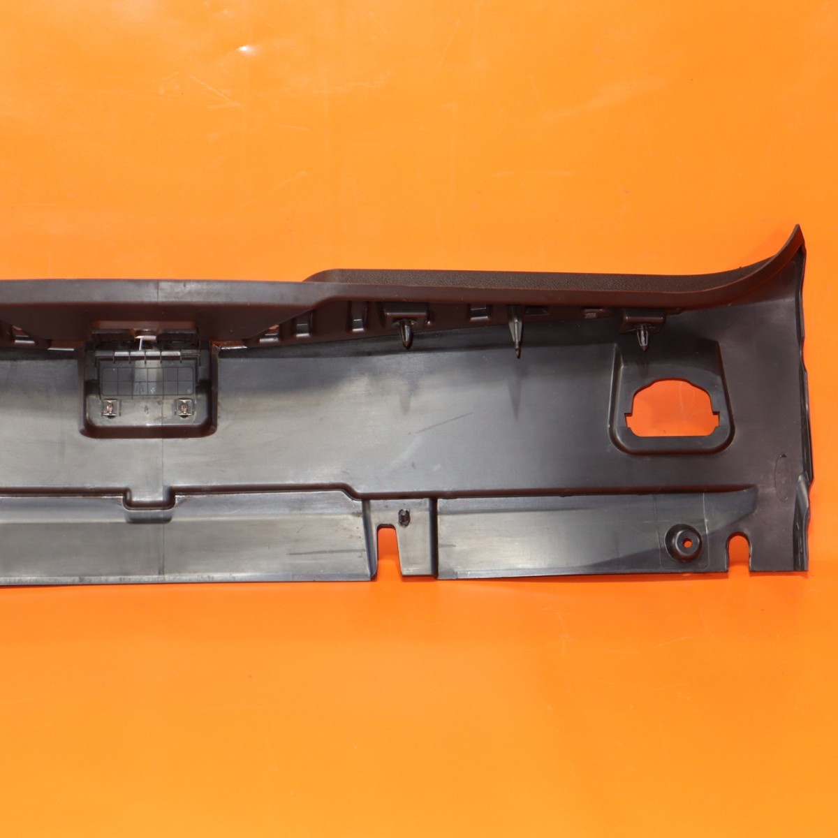 MASERATI QUATTROPORTE TRUNK COVER SILL 2016 2017 2018 2019 2020 2021 670013681
