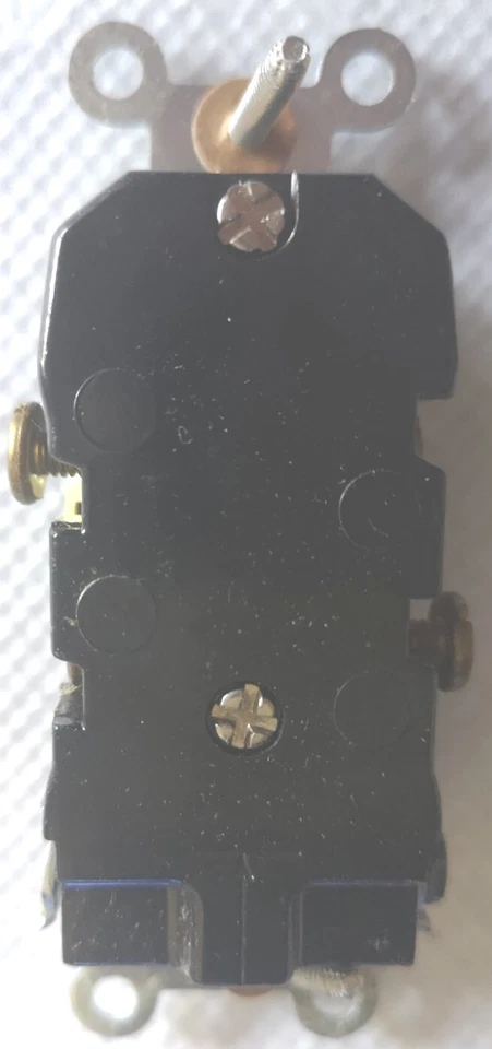 9x General Electric GE4062-1. Straight Blade Receptacle 15A250V,  - Image 3 of 4