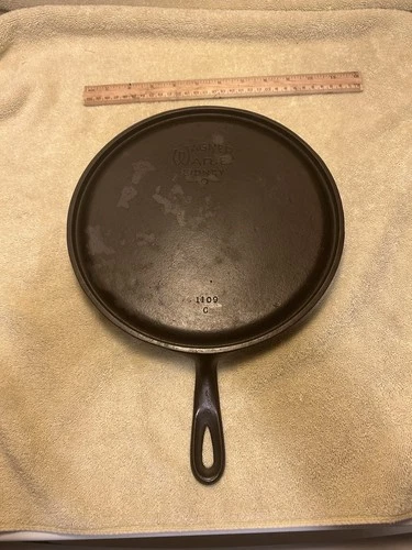 Wagner Ware Sydney O. 1109 C.  10” Cast Iron Round Griddle
