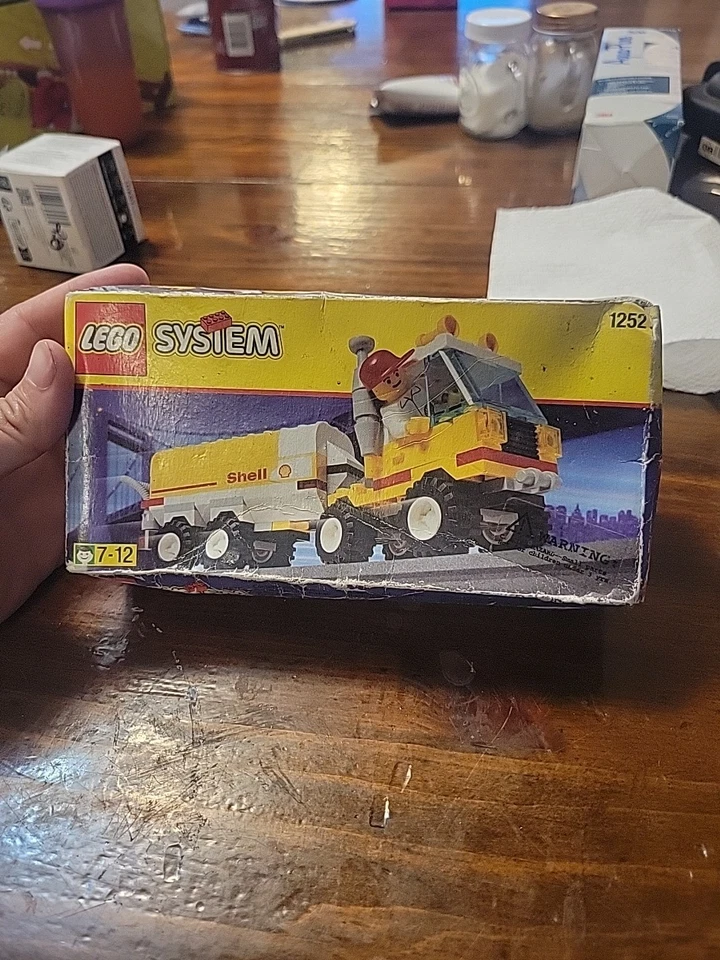 LEGO Town: Shell Tanker (1252) - Image 2 of 4