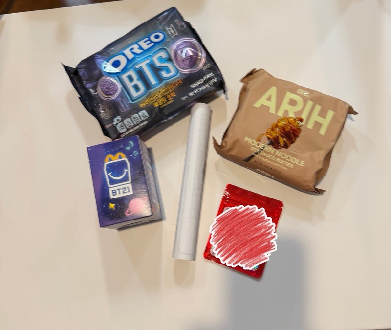 BTS Fan Pack Feat Limited Edition BTS Oreos ARIH Noodles Surprise BT21 Keychain