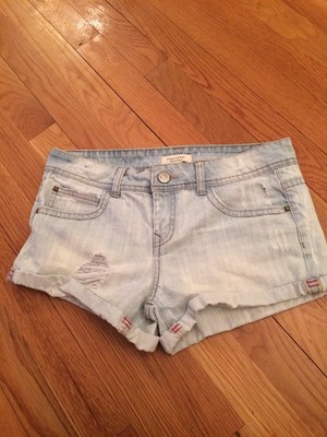 Distressing Destroyed Daisy Dukes 