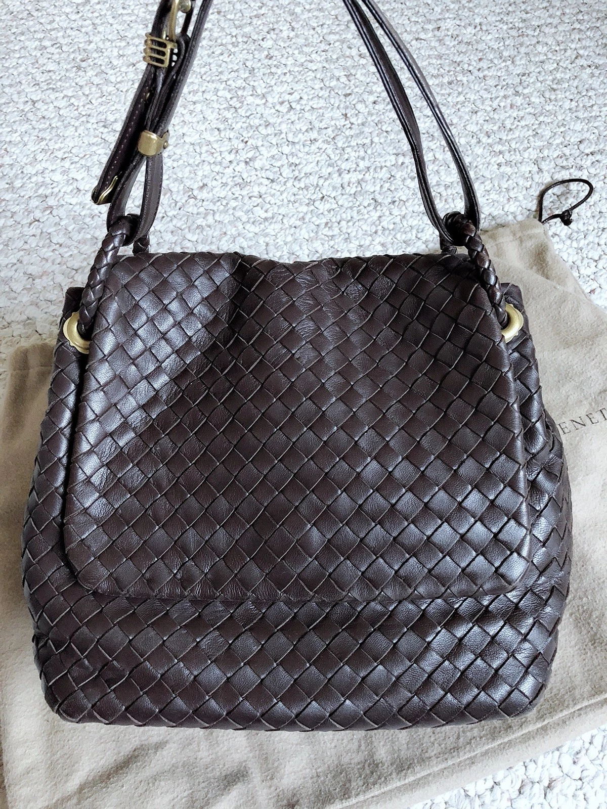 Bottega Veneta — Authentic Bottega Veneta woven leather Handbag