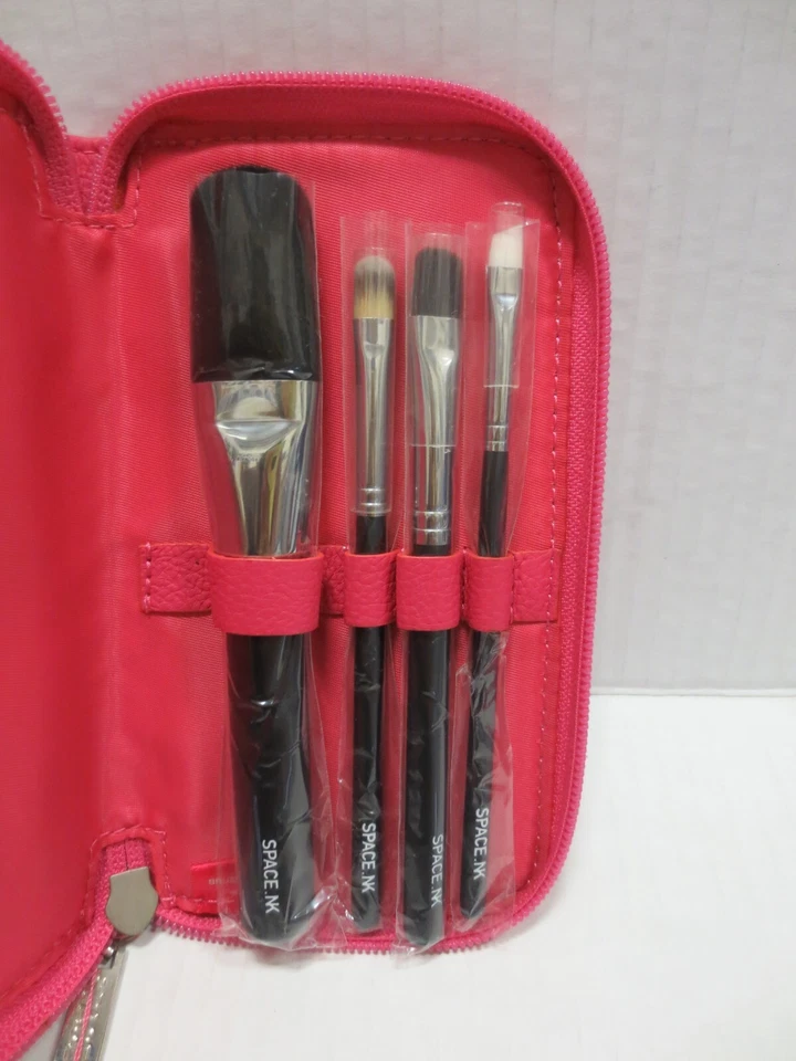 SPACE.NK 4 PIEZAS MINI CEPILLO VIAJERO CON BOLSA ROSA Foto 3 de 3
