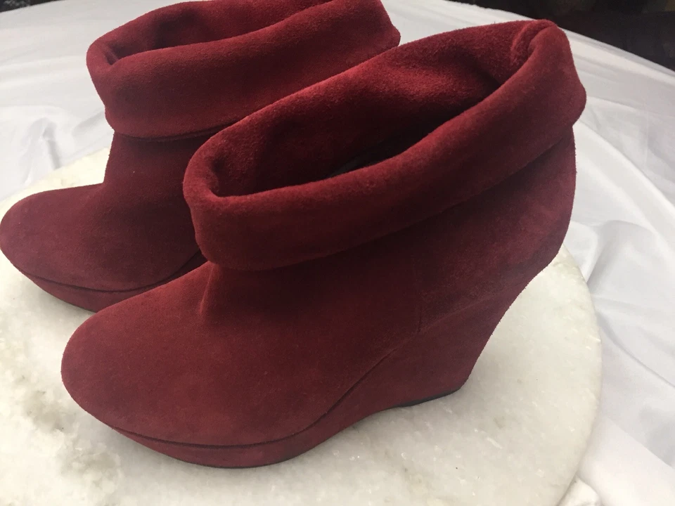 BONITOS botines de cuña de plataforma de gamuza roja ladrillo para mujer talla 5,5 GB~ Gianni Bini Foto 3 de 4