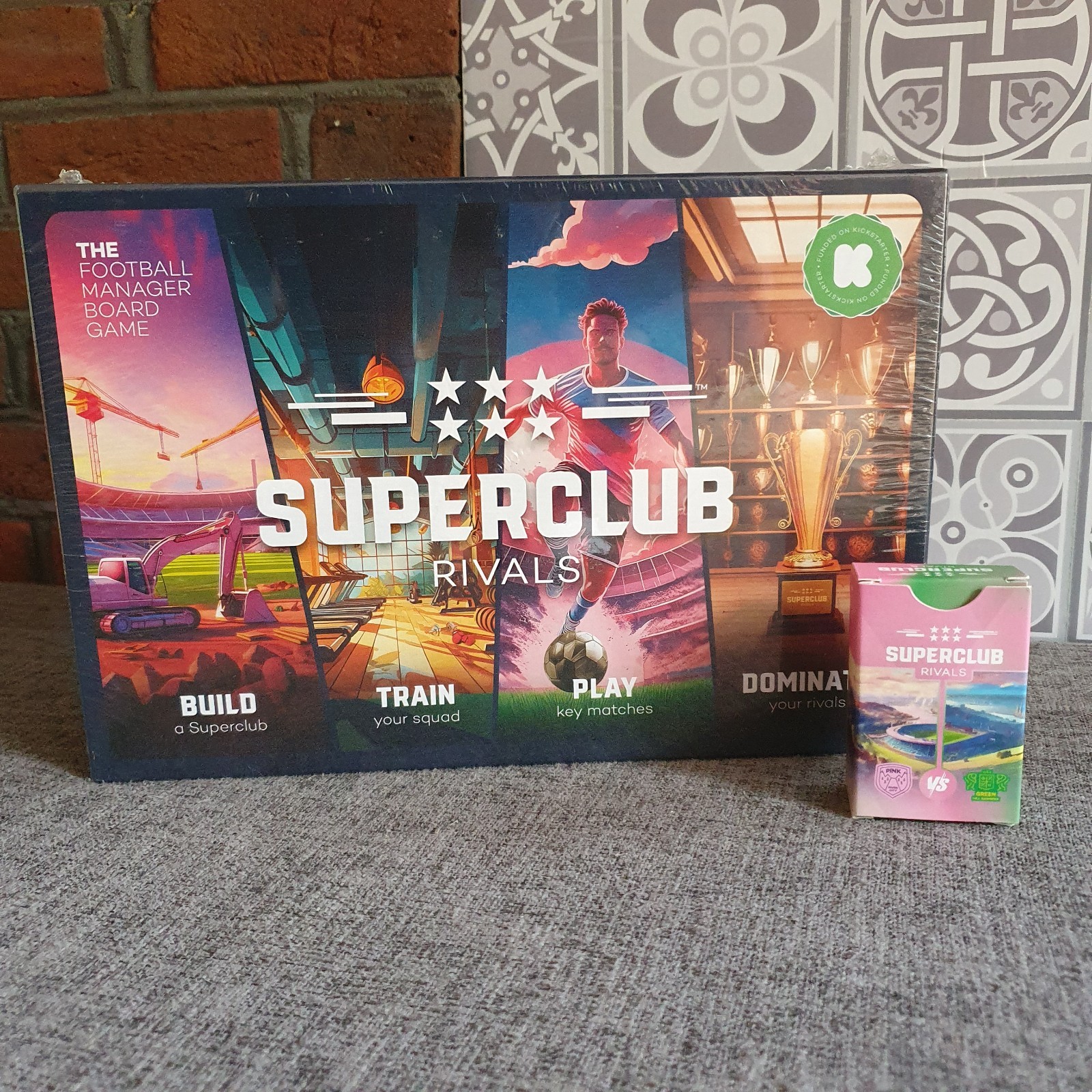 Superclub Rivals Brettspiel mit rosa & grünen Erweiterungen – Neu & versiegelt
