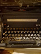 Olivetti M40 Series S - Vintage Typewriter AZERTY - Complete, 3 Sticky Keys -...