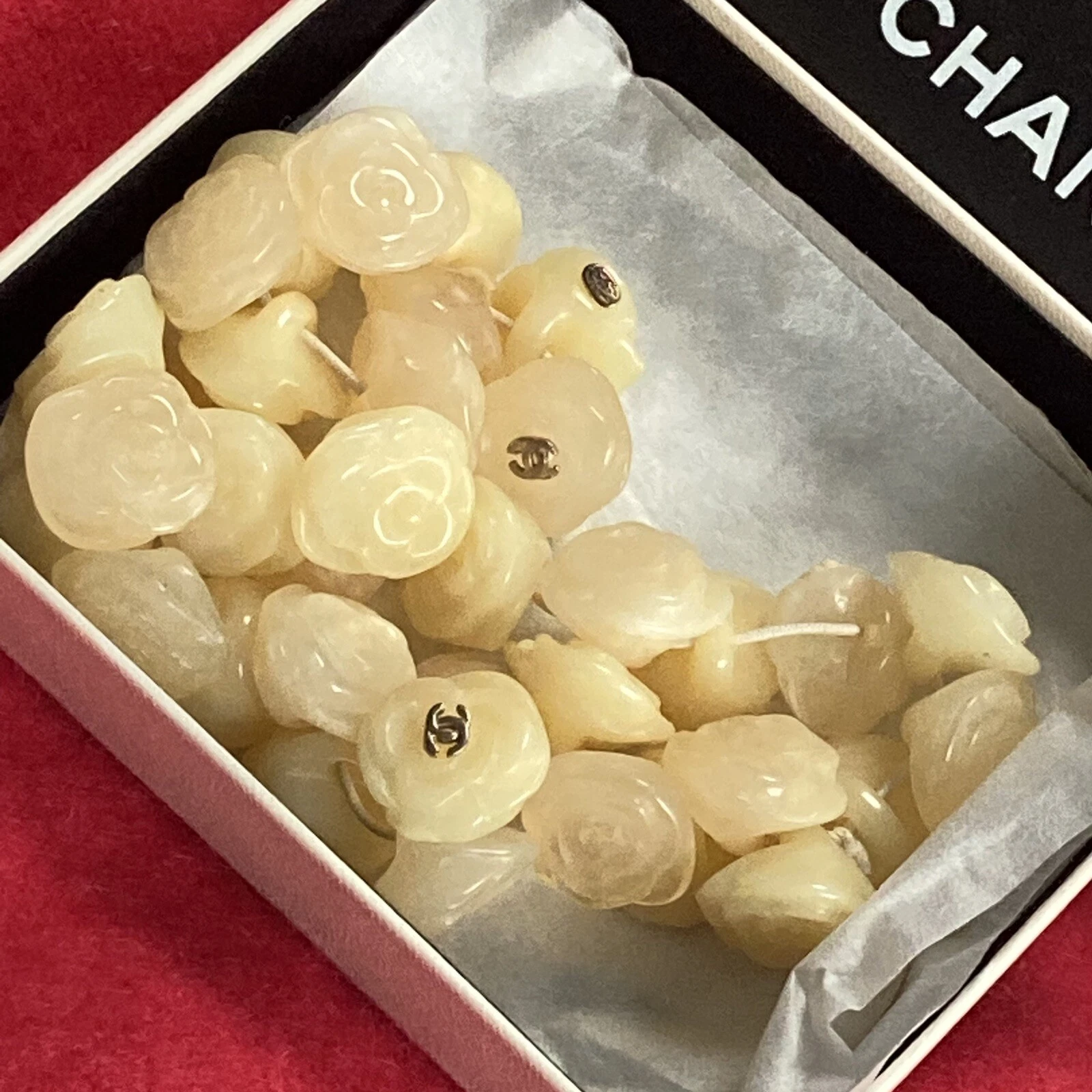 Bracciale o collana vintage CHANEL avorio petali di rosa 3D CC logo ad incastro TIMBRO