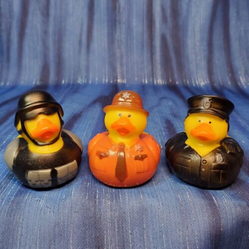 Fun Flock 12 Essential Workers Gummienten Polizei Feuerwehr Arzt Krankenschwester NEU - Bild 2 von 5
