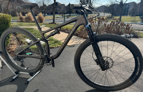 Specialized Epic Evo 2022- Medium - LESS THAN 100 MILES