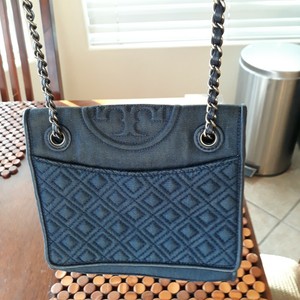 tory burch fleming open shoulder bolsa