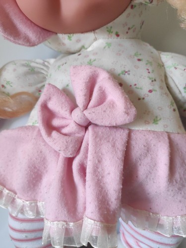 Poupée chiffon tête plastique rose blanc fleurs nattes - Picture 3 of 7