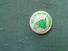 MELIN WLAN BRYNKIR WOOLEN MILL GOLAN WALES - WELSH LANGUAGE METAL PIN BADGE 
