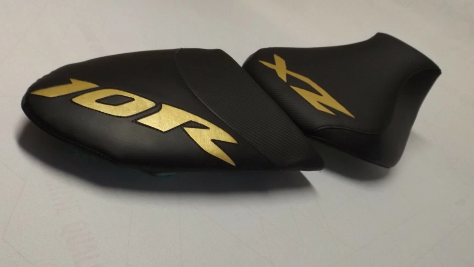 FUNDAS DE ASIENTO PERSONALIZADAS KAWASAKI ZX10R 2006/2007 DELANTERAS Y TRASERAS NEGRAS/DORADAS NINJA ZX10R Foto 4 de 4