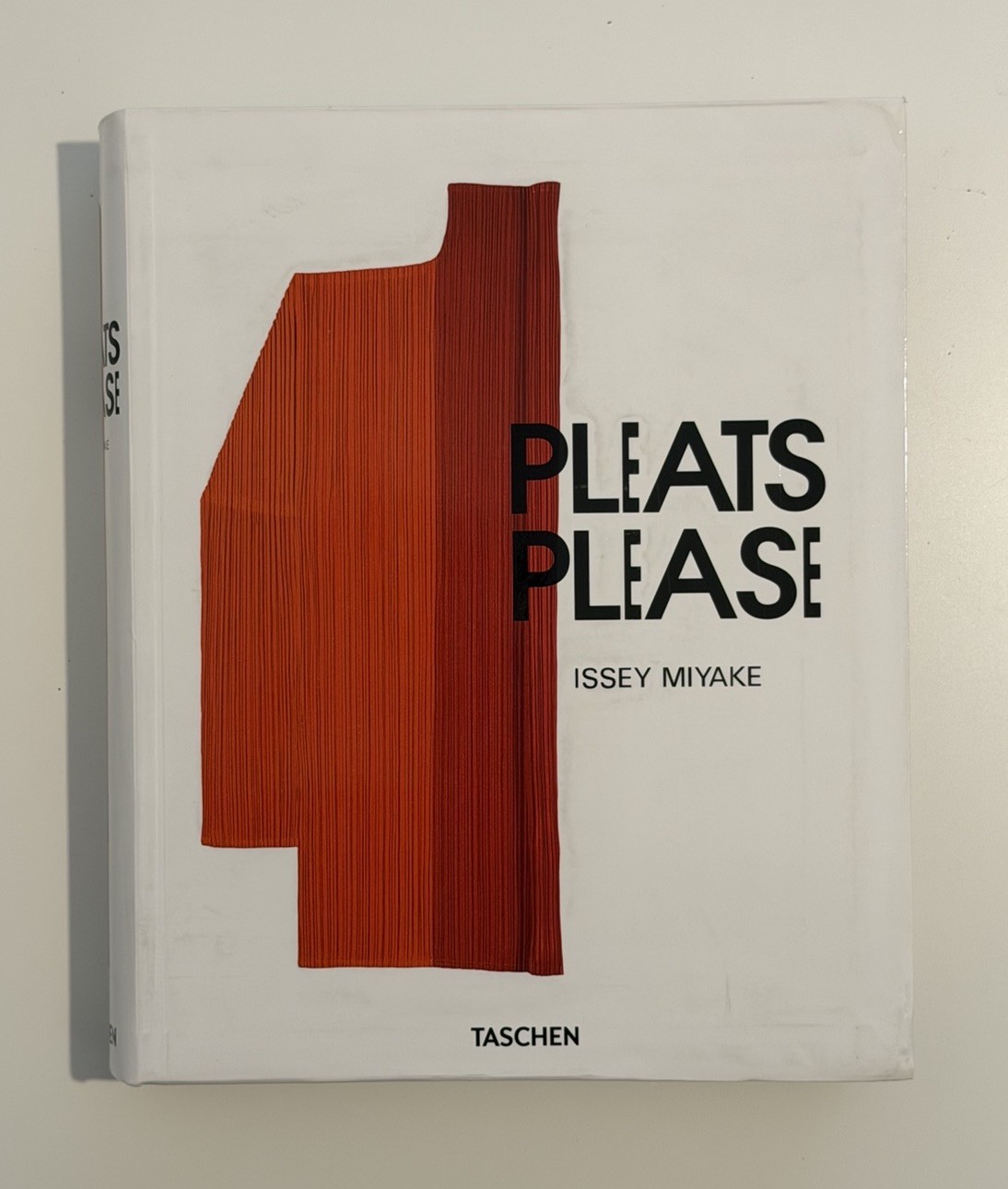 Pleats Please Issey Miyake (English, French and German Edition) Kitamura Taschen