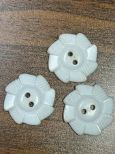 Buttons 3 White floral design 2-hole round plastic vintage flat 1 in VTG