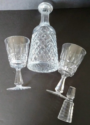 Vintage Waterford Decanter w-Original Stopper & Two Wine Glasses Perfect Cond. - Picture 5 of 7